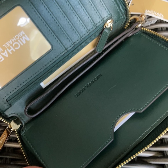 Michael Kors Jet Set Travel Lg Flat Multifunctional Phone Case-Wristlet-Wallet - Picture 13 of 16